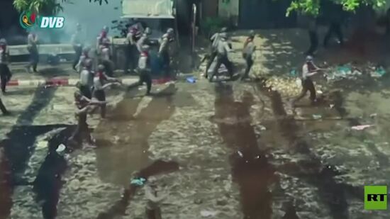 فيديو .. إطلاق الرصاص على المتظاهرين المناهضين للانقلاب العسكري في ميانمار 