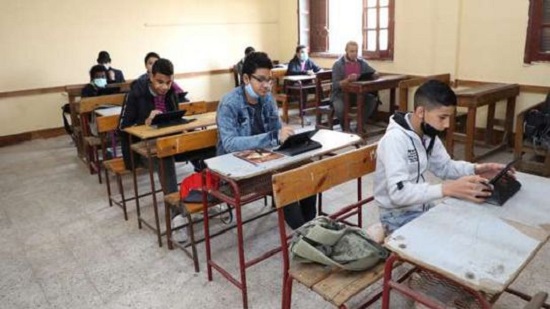 طلاب الصف الأول الثانوي: امتحان الرياضيات من مراجعات حصص مصر