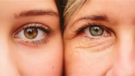وصفات طبيعية للتخلص من تجاعيد العينين
