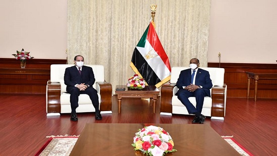  السيسي يستهل زيارته الرسمية للخرطوم بجلسة مباحثات منفردة مع رئيس مجلس السيادة الانتقالي السوداني
