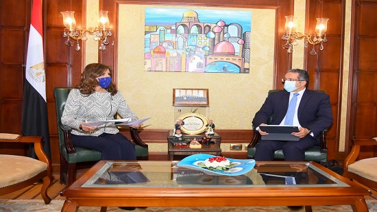وزيرة الهجرة تبحث مع وزير السياحة آليات التعاون لتنظيم برامج سياحية للمصريين بالخارج