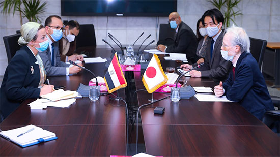 وزيرة البيئة تلتقى السفير الياباني بالقاهرة وبحث جهود الوزارة فى الحد من استخدام الأكياس البلاستيكية احادية الاستخدام