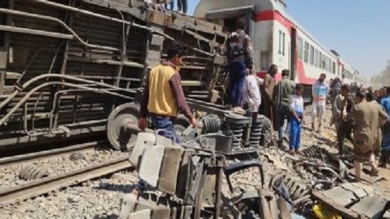 إسعاف سوهاج: إصابات حادث قطار سوهاج متنوعة بين كسور وارتجاج
