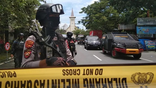 بالفيديو.. لحظة تفجير كنيسة في إندونيسيا تشعل غضبًا على مواقع التواصل +18
