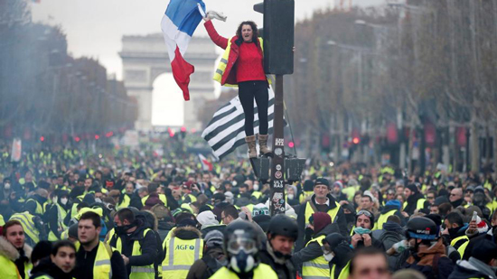 صحيفة فرنسية : احتجاجات بباريس بسبب مشروع قانون البيئة