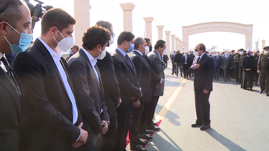 فيديو .. الرئيس السيسي يتقدم الجنازة العسكرية للدكتور كمال الجنزوري