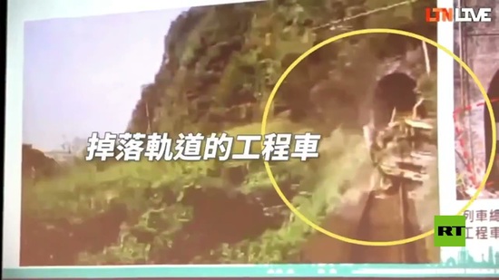 فيديو .. خروج قطار مأساوي عن القضبان في تايوان ومقتل العشرات 