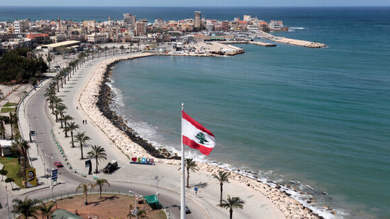 الاتحاد الأوروبي وفرنسا يدرسان فرض عقوبات على ساسة لبنانيين