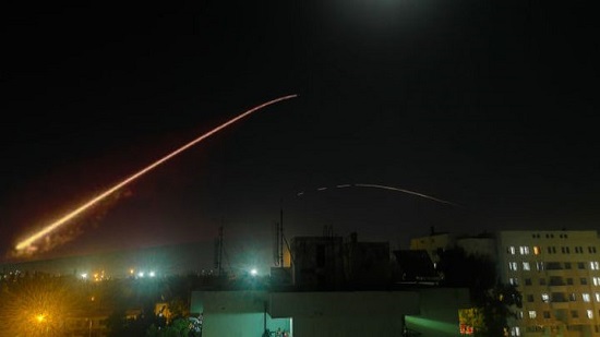 فيديو .. الجيش السوري يتصدى لهجوم إسرائيلي في أجواء دمشق
