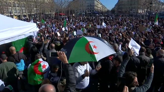  تظاهرات الجزائريين