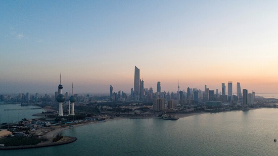 رفع كميات كبيرة من السجاد من قاع البحر في الكويت