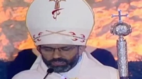  البطريرك إبراهيم اسحق  يهنئ الخوري أنطوان فارس بمناسبة سيامته الأسقفية
