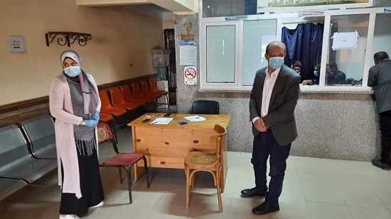 تطعيم 300 مواطن بلقاح كورونا بمركز طبى المسنين ببور سعيد 
