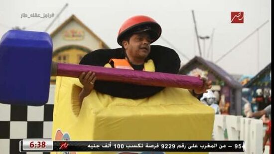 رامز عقله طار.. محمد هنيدي يرفض استكمال لعبة كرات الألوان: «فيه ضرب بجد»