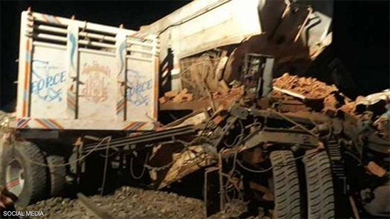 اصطدم قطار بسيارة نقل في محافظة السويس المصرية