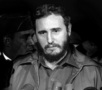 فيدل كاسترو يعلن كوبا جمهورية ديموقراطية مستقلة.