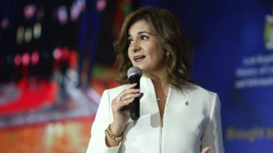 وزيرة الهجرة تتدخل لإنهاء أزمة فتاة مصرية عالقة بمطار الدوحة