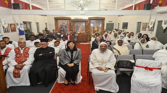  سفيرة مصر لدى نيوزيلندا تشارك أقباط لينجتون الاحتفالات بقداس عيد القيامة المجيد