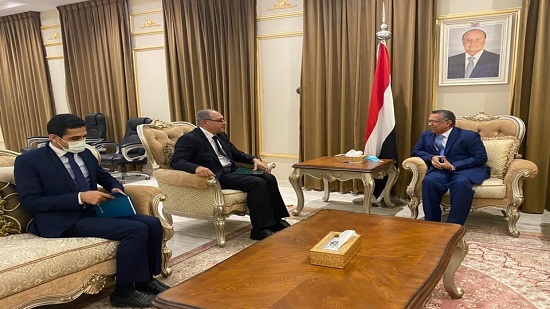 السفير المصري لدى اليمن يلتقي رئيس مجلس الشورى اليمني