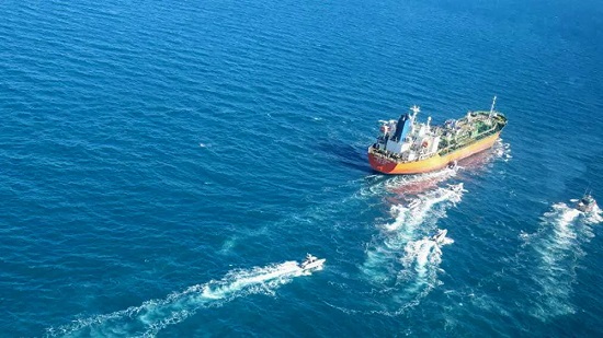 قطر تحتجز سفينة تابعة للبحرين وتعتقل طاقمها
