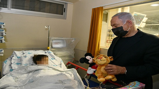  نتنياهو : طفل من غزة يعالج بإسرائيل وهذا الفرق بين المتحضرين والظلاميين
