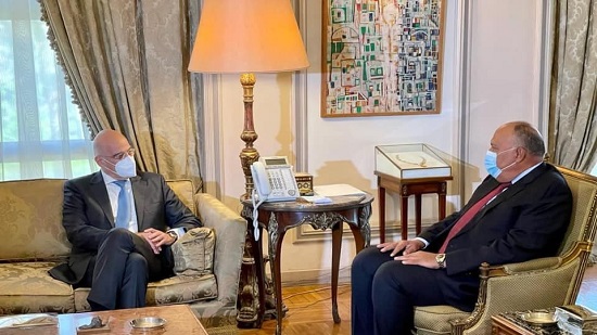 وزير الخارجية يستقبل نظيره اليوناني 