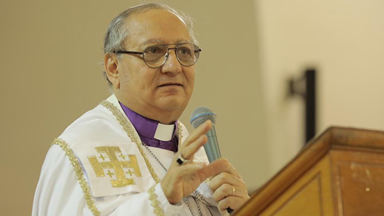 رئيس الأسقفية يعزي البابا تواضروس في وفاة الأنبا سلوانس
