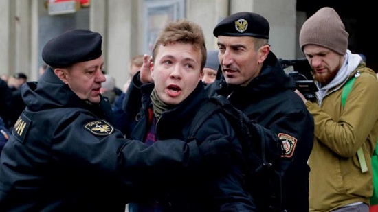  اعتراض سلطات بيلاروسيا طائرة كان بهدف اعتقال ناشط