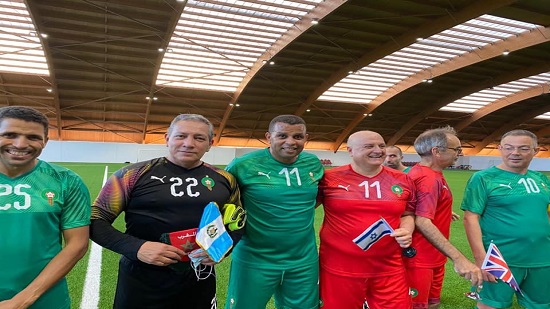  السفير الإسرائيلي يشارك في مباراة كرة قدم مع لاعبي كرة القدم المغربيين 