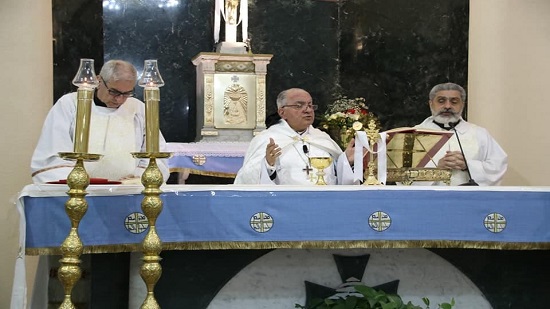  مطران الكنيسة المارونية بمصر يحتفل بختام الشهر المريمي بالظاهر
