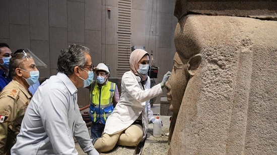  الانتهاء من تثبيت ١٠٠٪؜ من جميع القطع الثقيلة بالبهو والدرج العظيم بالمتحف المصري الكبير
