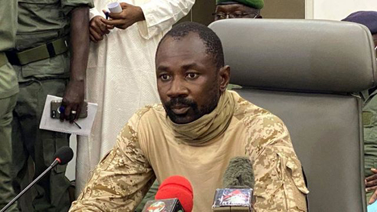 فرانس 24 : الكولونيل الانقلابي في مالي استولى على كرسي الرئاسة