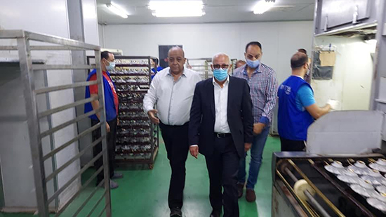 محافظ بورسعيد يتابع سير العمل بالمبنى الإداري للمنطقة الصناعية ويتفقد مصنع أفينا للأدوات الكهربائية 