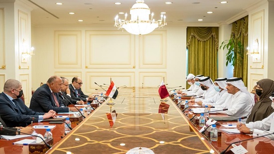 بدء جلسة مباحثات ثنائية بين وزير الخارجية ونائب رئيس الوزراء القطري بالدوحة 