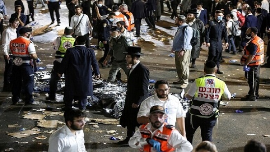 غانتس يقترح التحقيق في مقتل 45 يهوديا في تدافع أثناء احتفال ديني