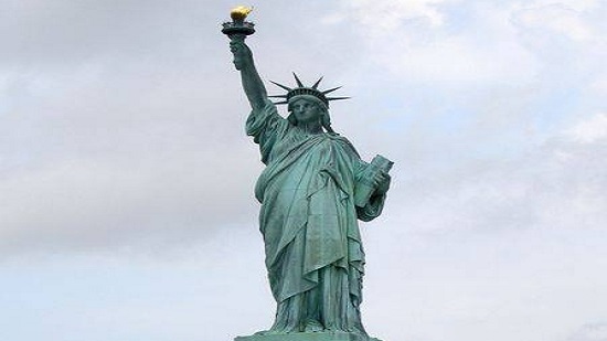 في مثل هذا اليوم .. تمثال الحرية يصل إلى نيويورك بعد تعديل الأصل الذي كان مصمماً للوضع في مدخل قناة السويس
