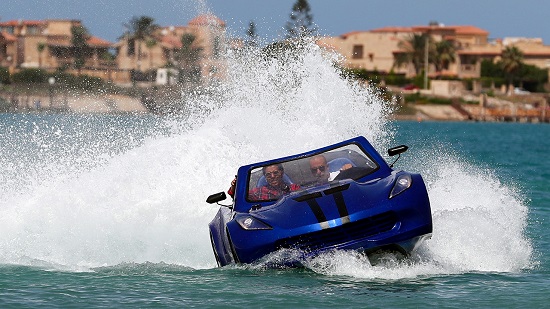 سيارة مصرية تمشي فوق الماء