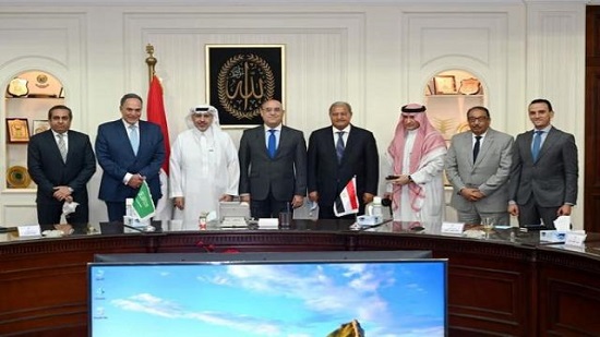 وزير الإسكان يلتقى رئيس مجلس الأعمال السعودى المصرى 