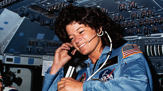 في مثل هذا اليوم.. سالي رايد تصبح أول امرأة تذهب إلى الفضاء