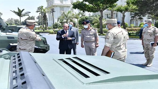 الرئيس السيسي يزور المركبات المدرعة متعددة المهام 