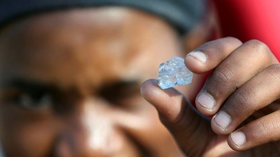 أحجار جنوب أفريقيا التي هرع الآلاف للبحث عنها ليست ألماساً