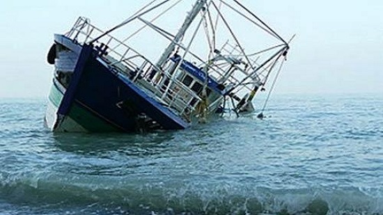 غرق مركب صيد أمام شواطئ دمياط وانتشال 7 أفراد من الطاقم وفقد آخر