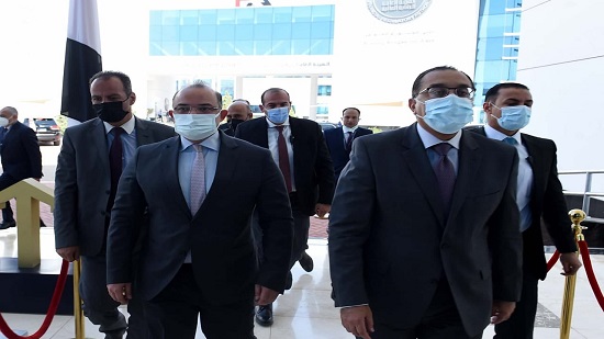 رئيس الوزراء و٥ وزراء يفتتحون جلسة تداول البورصة المصرية اليوم
