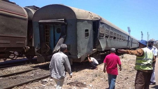 وزير النقل: بالتوزاي مع تحقيقات النيابة سيتم فصل المتسببين بحادث قطار الإسكندرية

