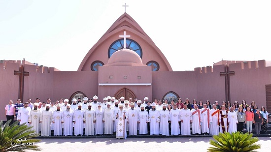 بالصور.. البابا يترأس ختام مؤتمر مدربي ١٠٠٠ معلم بدير الأنبا بيشوي
