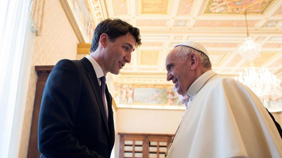 رئيس وزراء كندا يُطالب بابا الفاتيكان بالقدوم لبلاده والاعتذار 