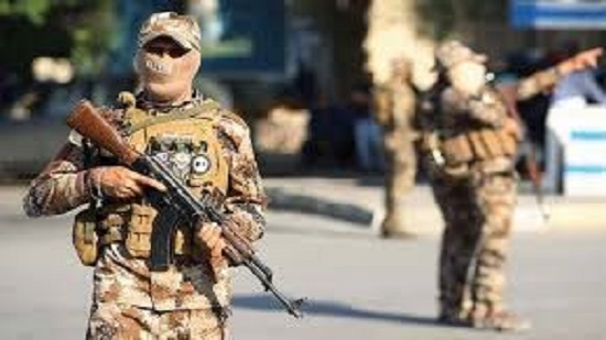  فصائل شيعية موالية لإيران تهدد بالثأر بعد الغارات الأمريكية على الحدود العراقية السورية
