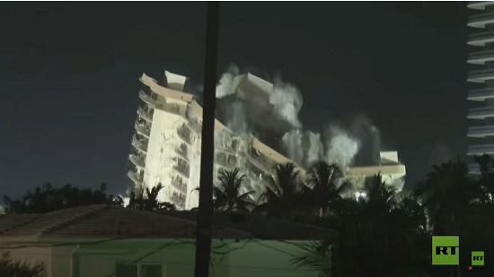 تفجير بقايا المبنى المنهار في ميامي الأمريكية