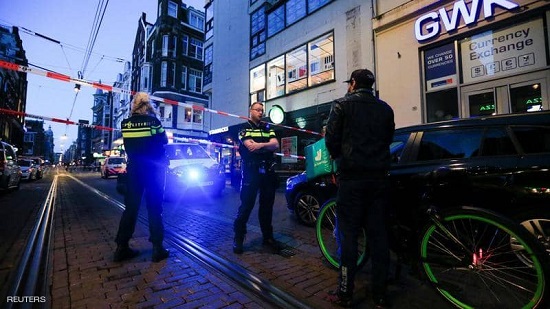 الشرطة الهولندية انتشرت في مكان جريمة إطلاق النار على الصحفي