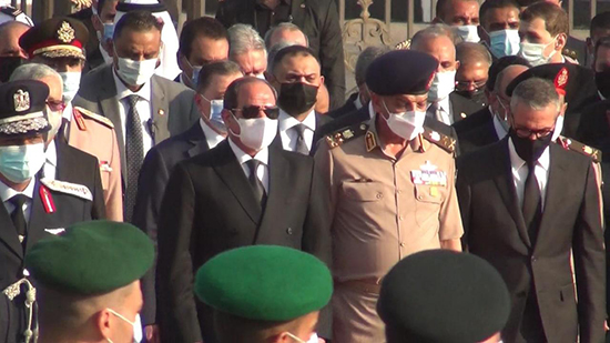الرئيس السيسي يتقدم الجنازة العسكرية للسيدة جيهان السادات